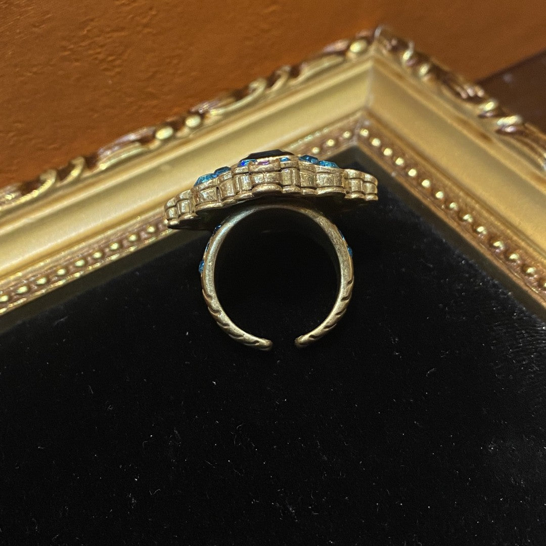 Vitatge style 18k-gold plated brass ring square shape with blue and white hinestones