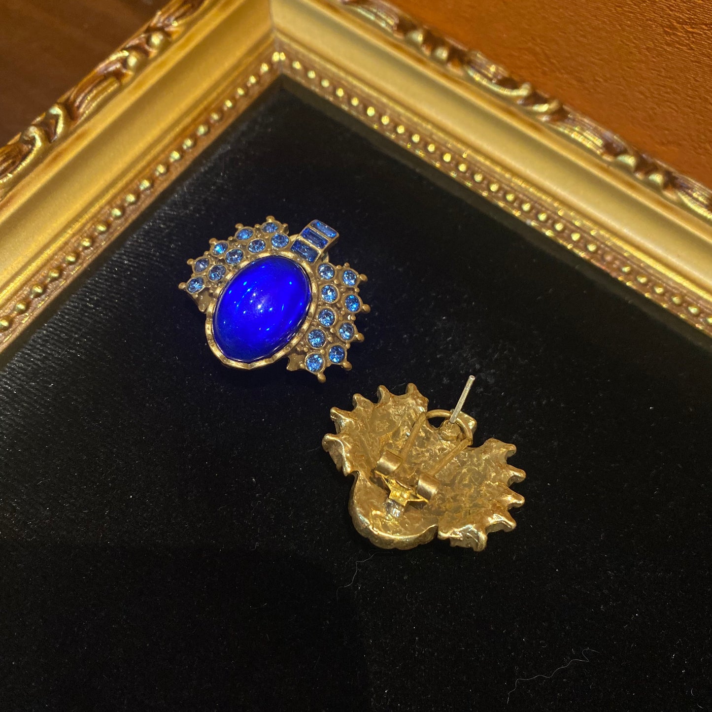 vintage style 18k-gold plated earrings made by oval blue coloured glaze with blue rhinestones in  firework shape gorgerous & chariming