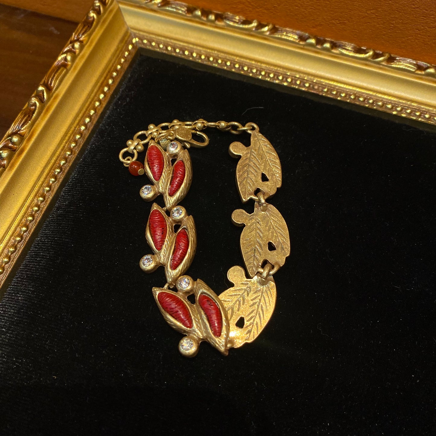 Fashion Vintage Designed brass adjustable bracelets 18k Gold-plated  With rhinestones and resin leaves shapes Women'S Jewelry