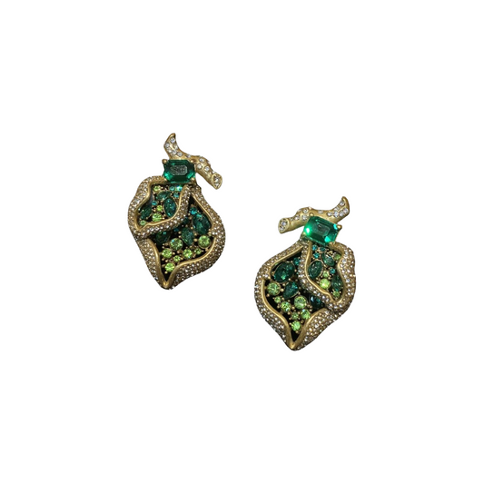 vintages style designed brass 18k-gold plated leaf shape earings with green rhinestone and green diamonds gorgerous and charming earrings.