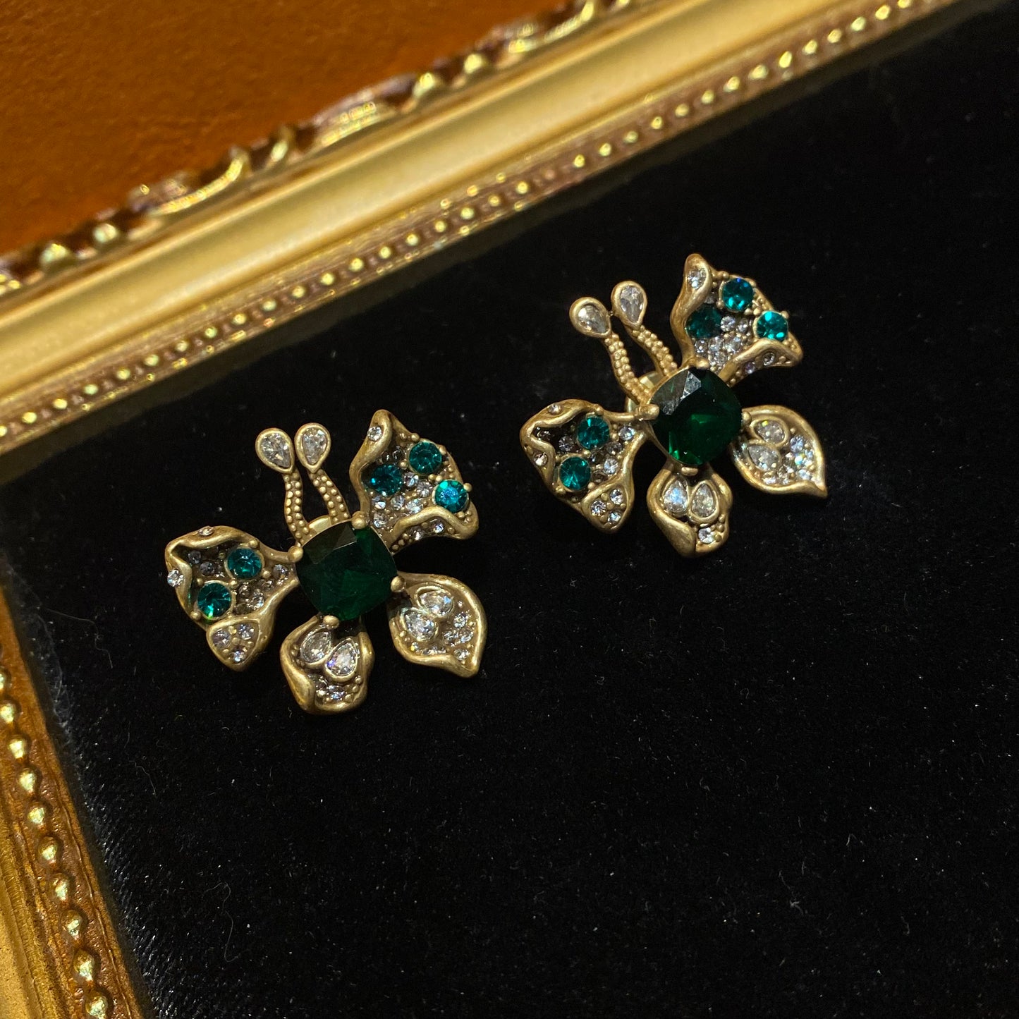 vintage style designed butterful earrings with green rhinestones brass 18k-gold plated cute and trendy