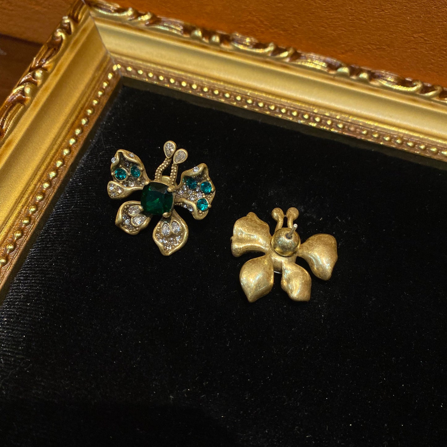 vintage style designed butterful earrings with green rhinestones brass 18k-gold plated cute and trendy