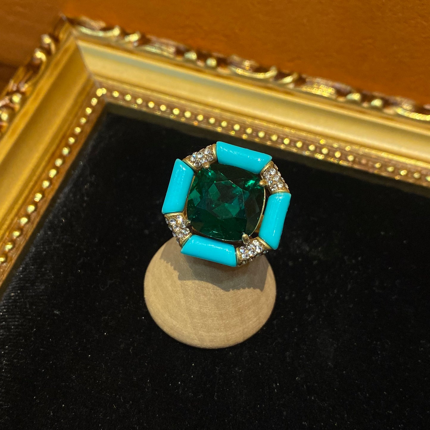 Vintage style designed brass 18k-gold plated ring with squre blue rhinestone and light blue enamel