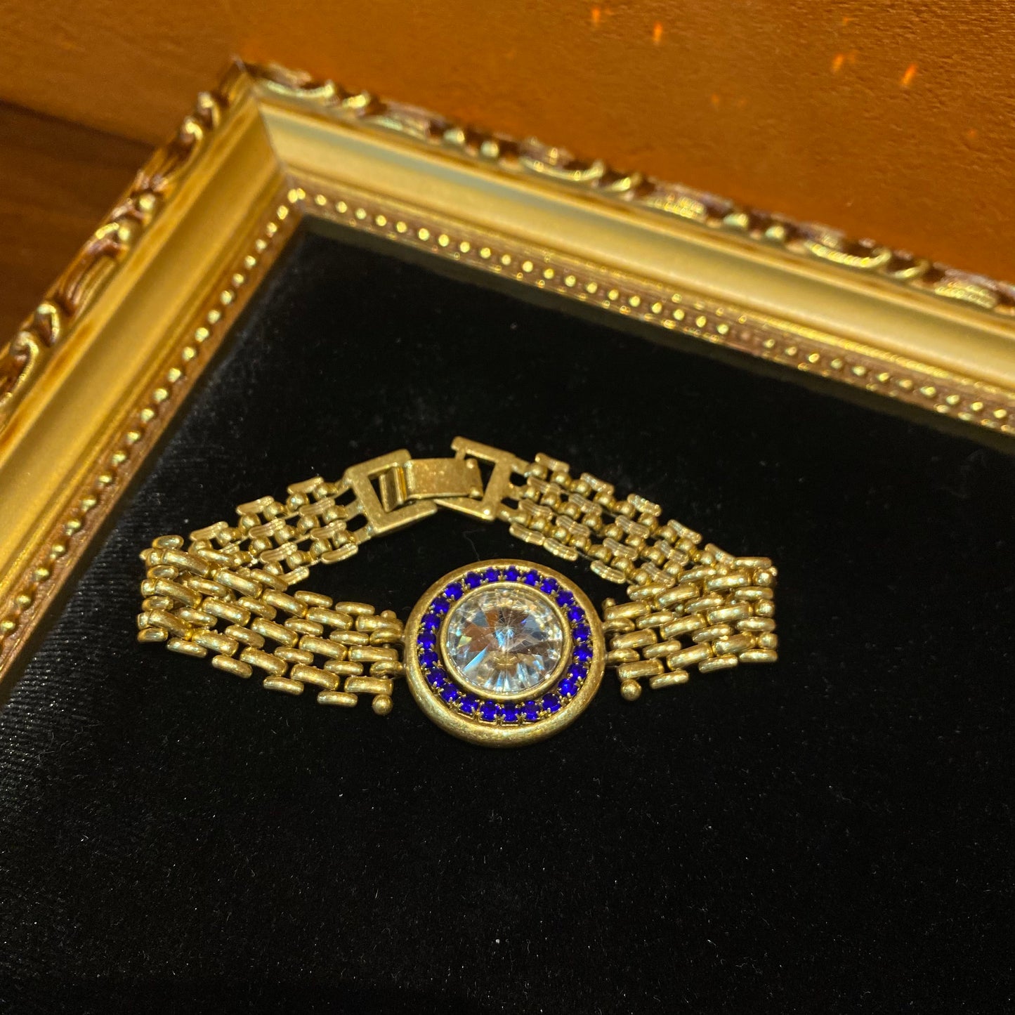 Vintage style desgned 18k-gold plated brass with circle rhinestone bracelet like a watch
