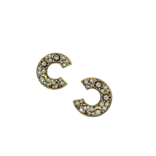 Vintage style C shape earrings 18k-gold plated with flower and moon shape and glass pearls.