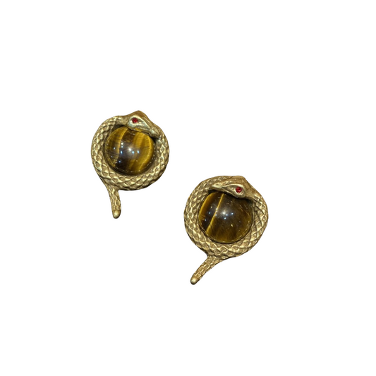 Vintage style designed 18k-gold plated brass in a sanke shape with tiger stone in the middle