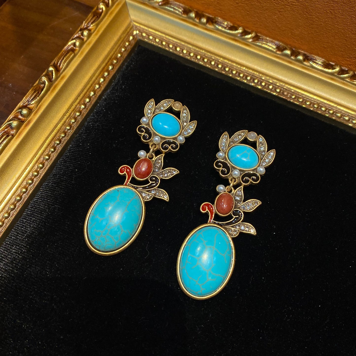 Vintage style designed 18k-gold plated drop earrings brass oval shape turquoise denpand and flower brass shape with red agate