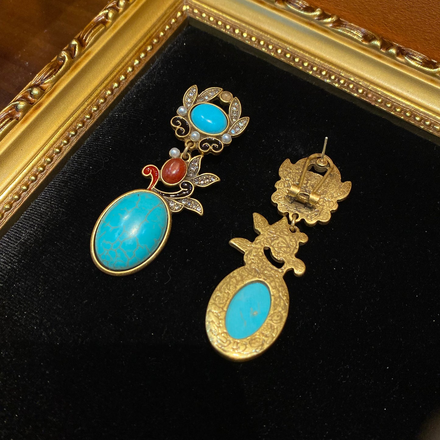 Vintage style designed 18k-gold plated drop earrings brass oval shape turquoise denpand and flower brass shape with red agate